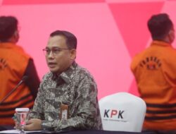 Tiba di Jakarta, 11 Orang Ditangkap Oleh KPK Setelah Terjaring OTT di Kaltim untuk Diperiksa Secara Intensif