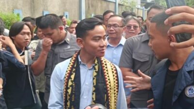 Gibran Tunjukan Fotonya Wisuda dan Belikan Tiket Pesawat ke Universitasnya, Melepaskan Tudingan Ijazah Palsu