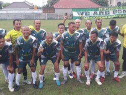 Cak Imin Sumbang Gol saat Bermain Sepakbola dengan Mantan Pemain Persebaya