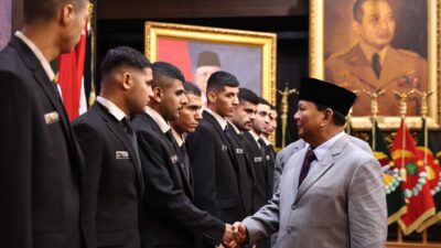 Prabowo Subianto Welcomes the Arrival of 22 Palestinian Students at Unhandalam