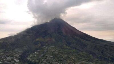 Hujan Abu Menyapu Magelang dan Boyolali setelah Letusan Gunung Merapi