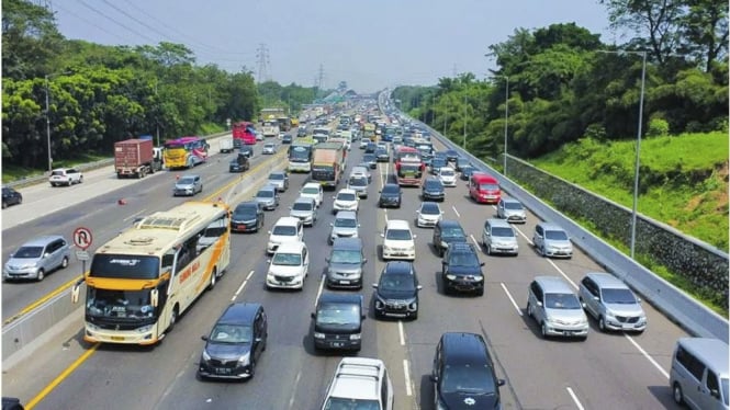 Lebih dari 69.930 Kendaraan Meninggalkan Jakarta Melalui Tol Cikampek Selama Libur Natal 2023