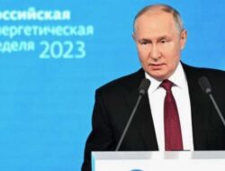 Vladimir Putin Akan turun tangan dan melakukan pertemuan dengan Arab dan UEA untuk membahas konflik Israel-Hamas.