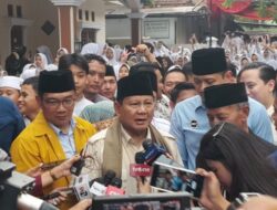 Prabowo Membeli dan Mengibarkan Bendera Palestina di Banten dalam Kampanyenya