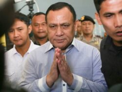 Mantan Pimpinan KPK Saut Situmorang Mengkritik Firli Bahuri yang Dianggap Tidak Berguna