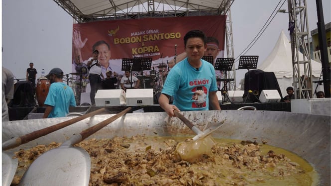 Prabowo’s Joyful Moment After Tasting Chef Bobon’s Opor Ayam