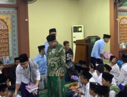 Gibran Kunjungi Ponpes Luhur Al-Tsaqafah dan Bagikan Buku Gratis kepada Santri