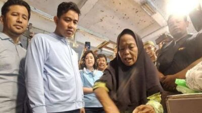 Gibran Berbelanja Semangka 10 Kilogram di Pasar Balikpapan