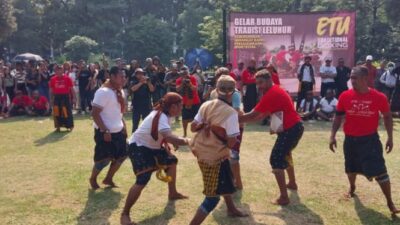 Warga NTT di Jabotabek Menggelar Tradisi Tinju Tradisional Etu untuk Melestarikan Budaya