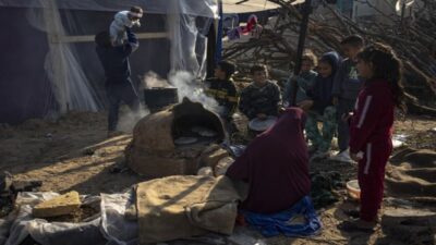 Serangan Israel di Selatan Gaza Menyebabkan Ratusan Ribu Pengungsi Palestina