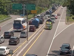 Macet Tol Tembalang Semarang pada Arus Mudik Nataru, Perjalanan 5 Kilometer Memakan Waktu 2 Jam