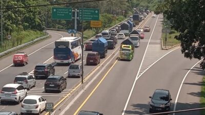 Macet Tol Tembalang Semarang pada Arus Mudik Nataru, Perjalanan 5 Kilometer Memakan Waktu 2 Jam