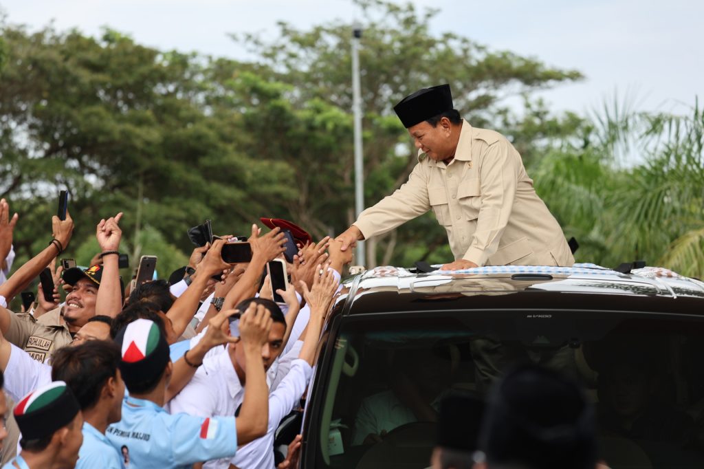 Prabowo Hadir Ngopi Bersama Warga dan Relawan di Kedai Kopi Aceh: Sensasi Luar Biasa!