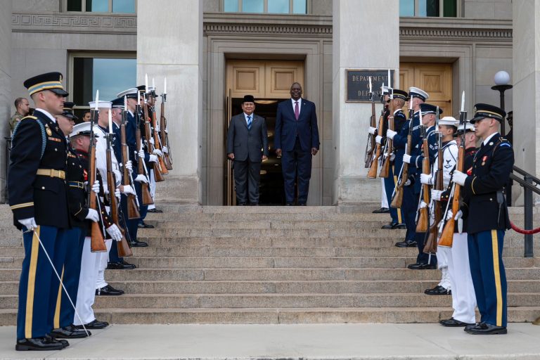 Menhan Indonesia Prabowo dan Menhan Amerika Serikat Menandatangani Perjanjian Untuk Meningkatkan Hubungan di Tengah Berbagai Isu Strategis