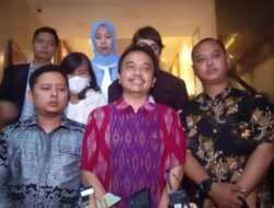 Roy Suryo Dilaporkan ke Bareskrim Terkait Tudingan Gibran Pakai 3 Mikrofon Saat Debat