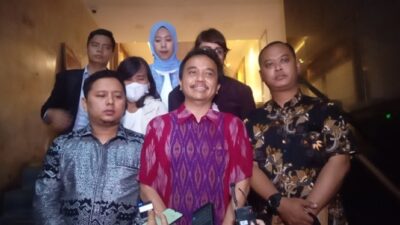 Roy Suryo Dilaporkan ke Bareskrim Terkait Tudingan Gibran Pakai 3 Mikrofon Saat Debat