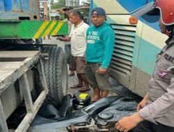 Bripda Novandro Melakukan Aksi Pahlawan dengan Menggunakan Motornya untuk Membantu Ganjal Bus Damri