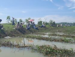 Caleg DPR RI Dapil Jabar X Rokhmat Ardiyan Memukau Penduduk Pangandaran dengan Suara Merdu saat Mancing