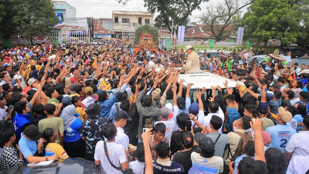 Pantun Prabowo di Medan: Tak Perlu Banyak Kata, Prabowo-Gibran Akan Kerja Nyata