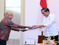 Jokowi dan Iriana Memilih di TPS 10 Gambir