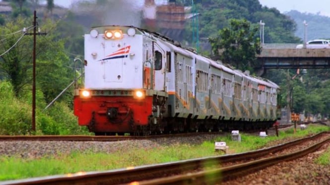 Ada Aksi May Day, 12 Kereta Api dari Stasiun Gambir Berhenti di Stasiun Jatinegara Hari Ini