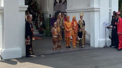 Busana Adat Wapres Ma’ruf Amin dan Istrinya dalam Peringatan HUT ke-79 RI