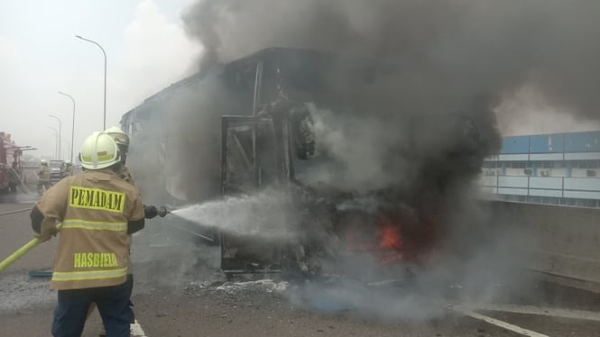 Anak-anak TK dalam Rombongan Mengalami Kecelakaan Bus Terbakar di Tol Wiyoto Wiyono