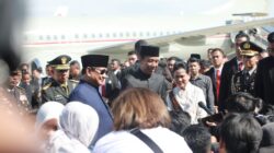 Prabowo Subianto Accompanies Jokowi to Halim, Wishes Him the Best for the Future