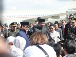 Prabowo Subianto Accompanies Jokowi to Halim, Wishes Him the Best for the Future