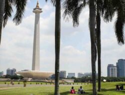 “Peningkatan Pengunjung Monas Malam Tahun Baru 2025”
