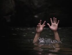 Penyelamatan Bocah 2 Tahun di Sungai Ciliwung