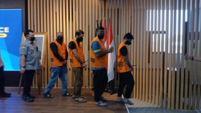 “Penggerebekan Terkait Kasus Penipuan: 4 WNA Pakistan Ditangkap dan Siap Dideportasi”