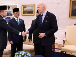 Sesmenkumham Teddy Ungguli Sri Mulyani: Analisis Kinerja Politik