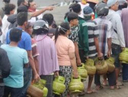 Antre Gas LPG 3 Kg di Pangkalan Tanjung Duren: Satu Tabung Per Orang