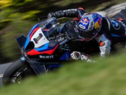 Razgatlioglu BMW vs Ducati: Duel Kecepatan!