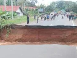 Banjir Terjang Jalan Nasional Jambi-Padang, Lalu Lintas Lumpuh