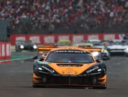Penalti United Autosports 95 Berakhirkan Podium