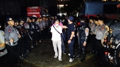 Reaksi Kasmudjo terhadap Ijazah Palsu Jokowi: Puluhan Anggota Ormas GRIB-FBR Dikandangin