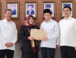 Kemensesneg Serahkan Perpres Perubahan Bentuk 11 PTKN
