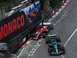 Bentrok dengan Stroll: Leclerc Memimpin Balapan