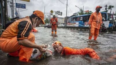 Pinjam Uang Rp17 Juta ke PPSU: Lurah Malaka Sari Dibebastugaskan