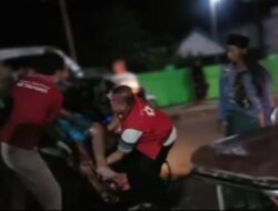 Truk Muatan Rokok Ilegal Terguling di Sampang: Tabrakan Pick-up