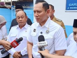 Menko AHY Berikan 140 Sertipikat Tanah ke Warga Kampung SBY