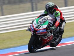 Alex Lowes Dominan di FP1 WSBK Inggris: Sorot Performa Mengesankan
