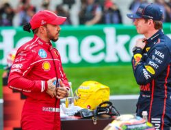 Hamilton Menyarankan Mercedes ke Max Verstappen