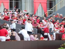 Prabowo Disambut Riuh Rakyat Singapura di Parade Hari Nasional