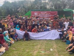 Deklarasi Perjuangan Agraria: Masyarakat Teluk Bayur Tanda Tangani Kain Putih