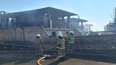 Kejadian Lima Kapal Nelayan Terbakar di Muara Baru