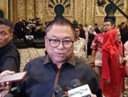 HUT ke-77: Kisah Inspiratif Oso dari Kuli Pelabuhan hingga Jual Koran