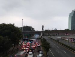 Buntut Demo DPR: KRL Rangkasbitung-Tanah Abang Macet, Tol Dalam Kota Lumpuh